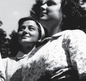 Chiara with her first companions during the Mariapolis summer gatherings in the 1950s.