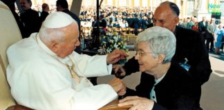 Greeting Pope John Paul II with Fr. Pasquale Foresi on Oct. 16, 2002, the start of the Year of the Rosary