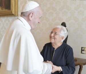 Maria Voce exchanges a few words with Pope Francis.