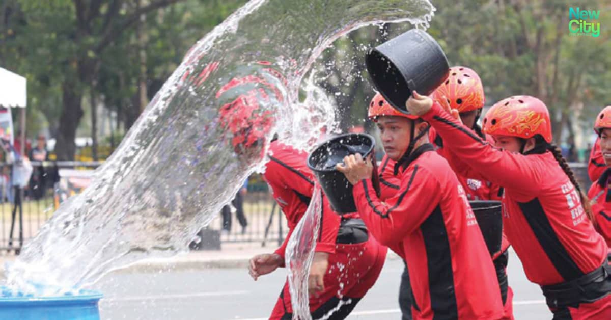 water-bucket-relay-helps-firefighters-put-out-manila-fire